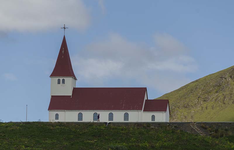 Islandia 106 - Vik i Myrdal - iglesia de Reynir.jpg
